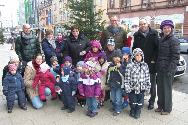 Weihnachtsbaumschmücken