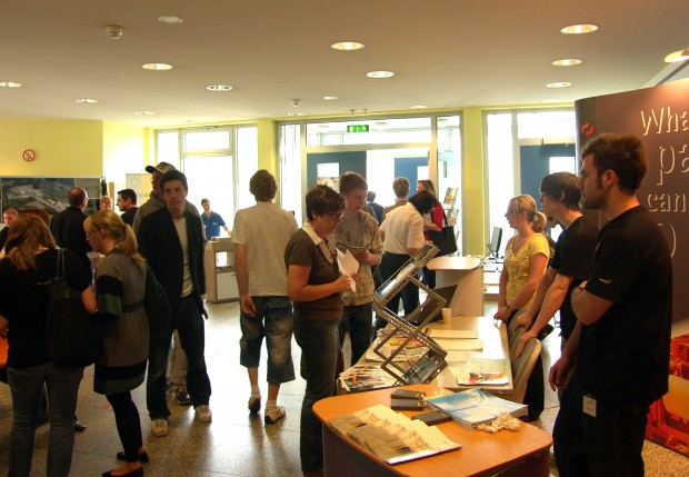 Bei der Ausbildungsmesse können sich Schüler über Ausbildungsmöglichkeiten informieren. Foto: Pfalz-Express/Ahme