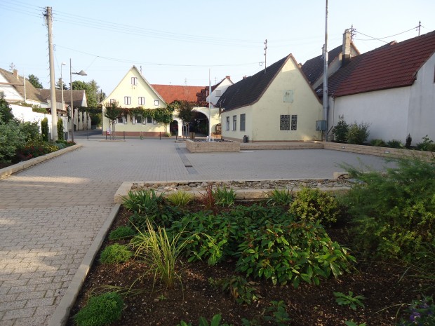 Duttweiler-Dorfplatz1/Ahme