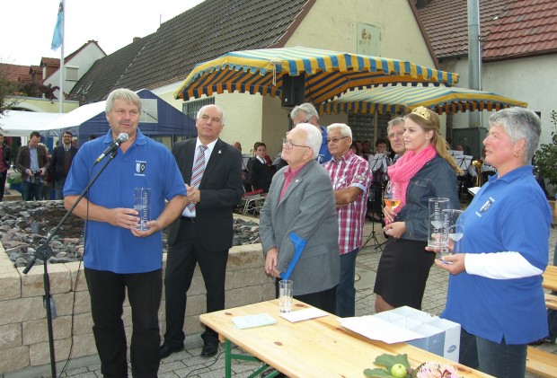 Duttweiler-Dorfplatz-Ehrungen/Ahme