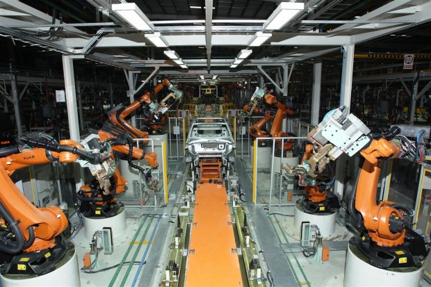 DENZA: Body-in-white production with welding robots in the Shenzhen production facilities // DENZA: Rohbauproduktion mit Schweiß-Robotern im Produktionswerk Shenzhen