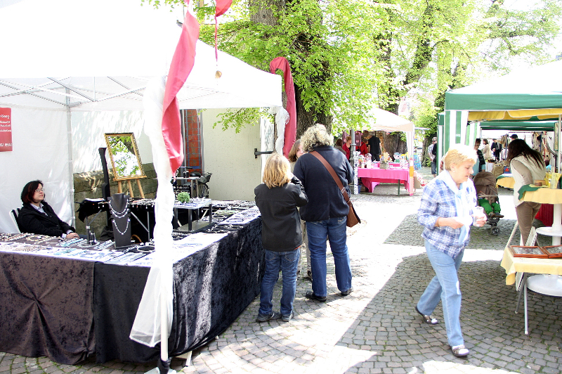 Kunsthandwerkermarkt Rheinzabern in romantischem Ambiente.
