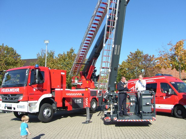 Feuerwehr-Tag deroffenenTür-2014-Hubrettungswagen/Pfalz-Express