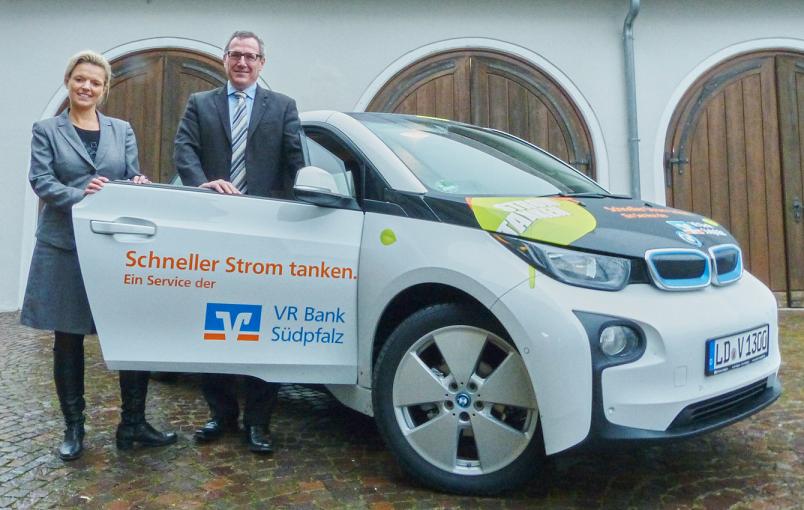 Nachhaltig unterwegs: VR Bankberater im Regionalmarkt Germersheim nutzen Elektroautos - Pfalz ...