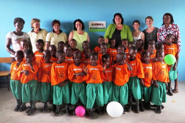 Mara-Bossert-Kwa-Moyo-Primary-school-Uganda-Gruppenfoto