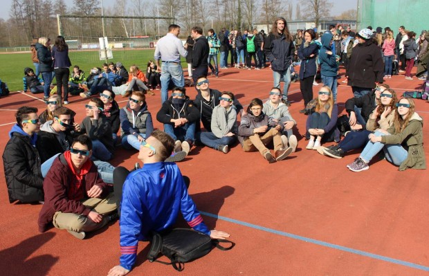 Seltenes Ergeignis: Die Schüler sind fasziniert. Fotos: pfalz-express.de/Licht