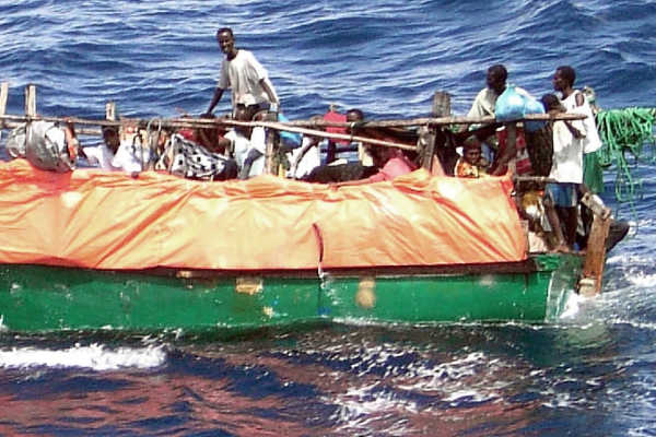 Flüchtlinge in einem überfüllten Boot. Foto: dts Nachrichtenagentur