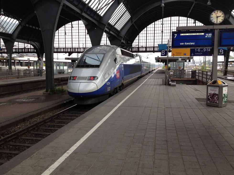 Foto: TGV am Karlsruher Bahnhof. Foto: Pfalz-Express
