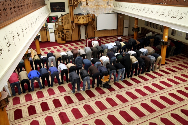 Männer beim Gebet in einer Moschee. Foto: dts nachrichtenagentur