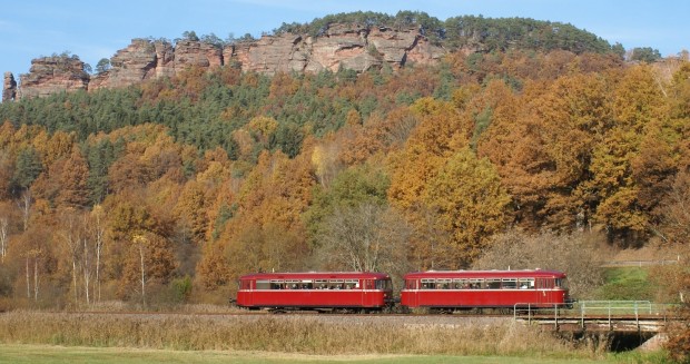 Anlage Schienenbus zum Martinimarkt am Hochstein bei Dahn Aufnahme und Rechte fritz engbarth