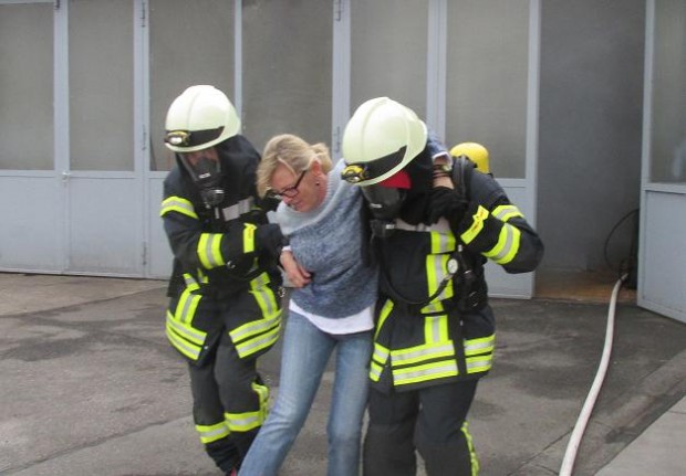 Feuerwehruebung Jockgrim Neupotz Menschenrettung