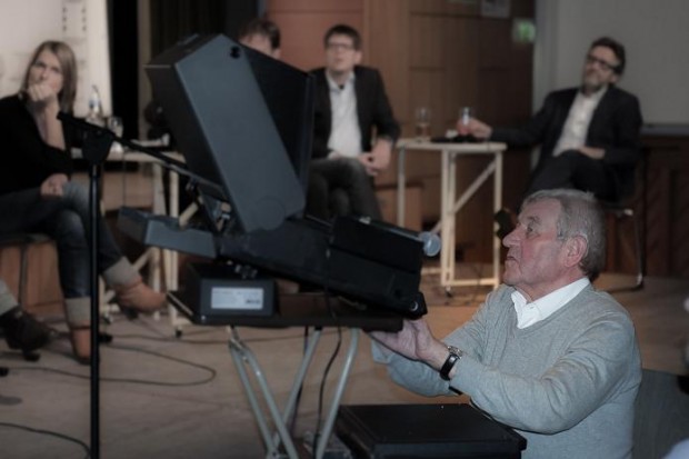 Hilar Gebhart mit Dias aus über 50 Jahren Jockgrim.
