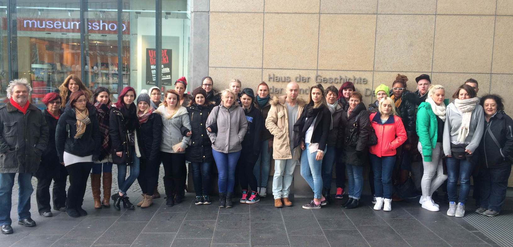 Gruppe der BBS-Schüler vor dem "Haus der Geschichte" in Bonn. Foto: bbs-süw