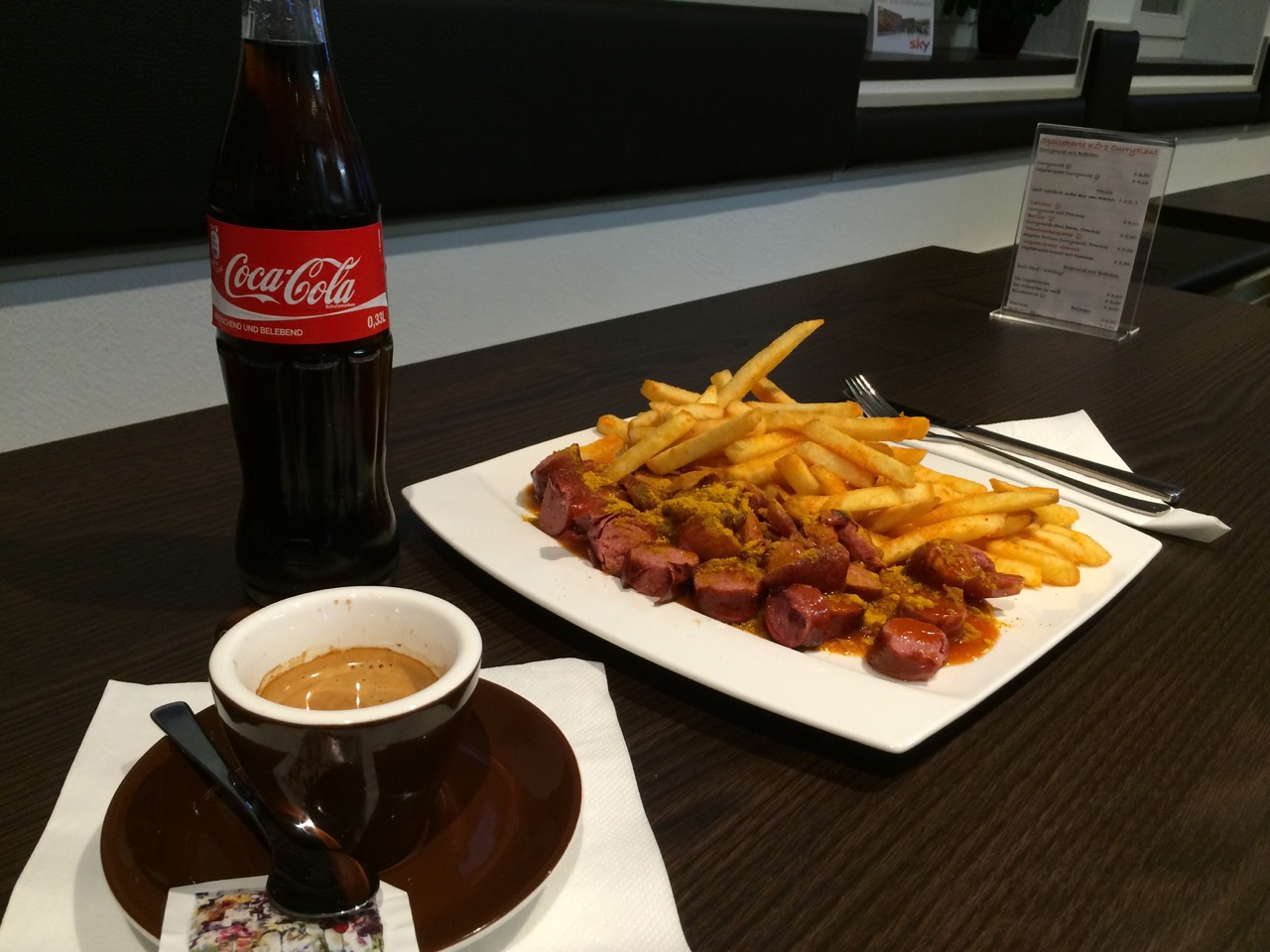 Nach einer leckeren Currywurst gibts einen Espresso hinterher. Foto: red