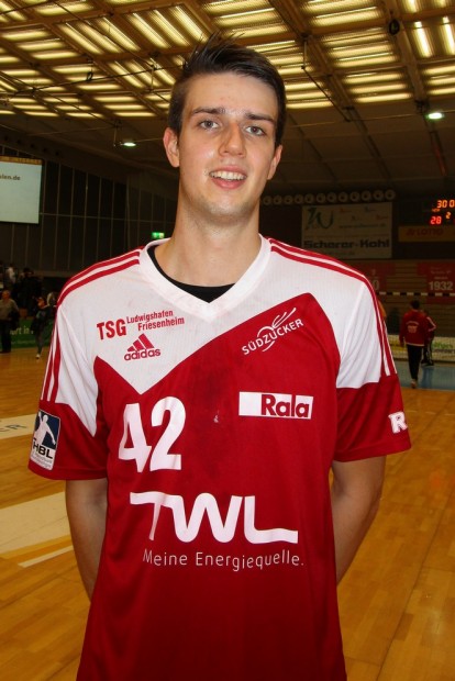 Patrick Weber zeigte sein bisher bestes Spiel bei den Eulen und warf sechs Treffer.
