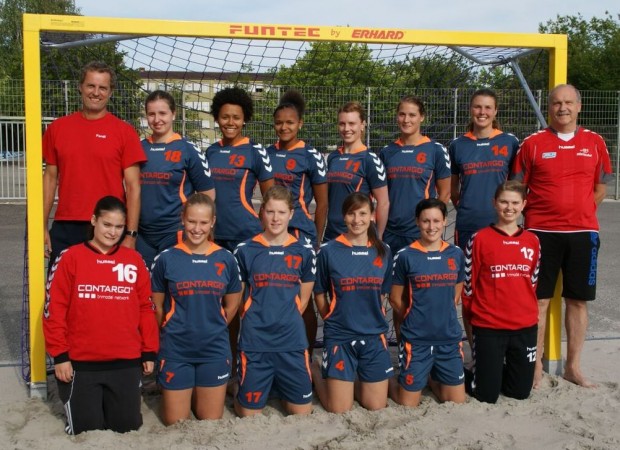 Die Handballfrauen des TV Wörth mit Trainer Ferdinand Pfirrmann haben den Titel geholt. 
