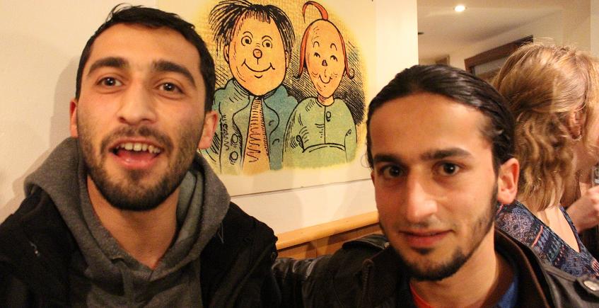 Ali (li.) und sein Bruder Rabaae entkamen dem Bombenhagel in ihrer Heimststadt in Ostsyrien. 