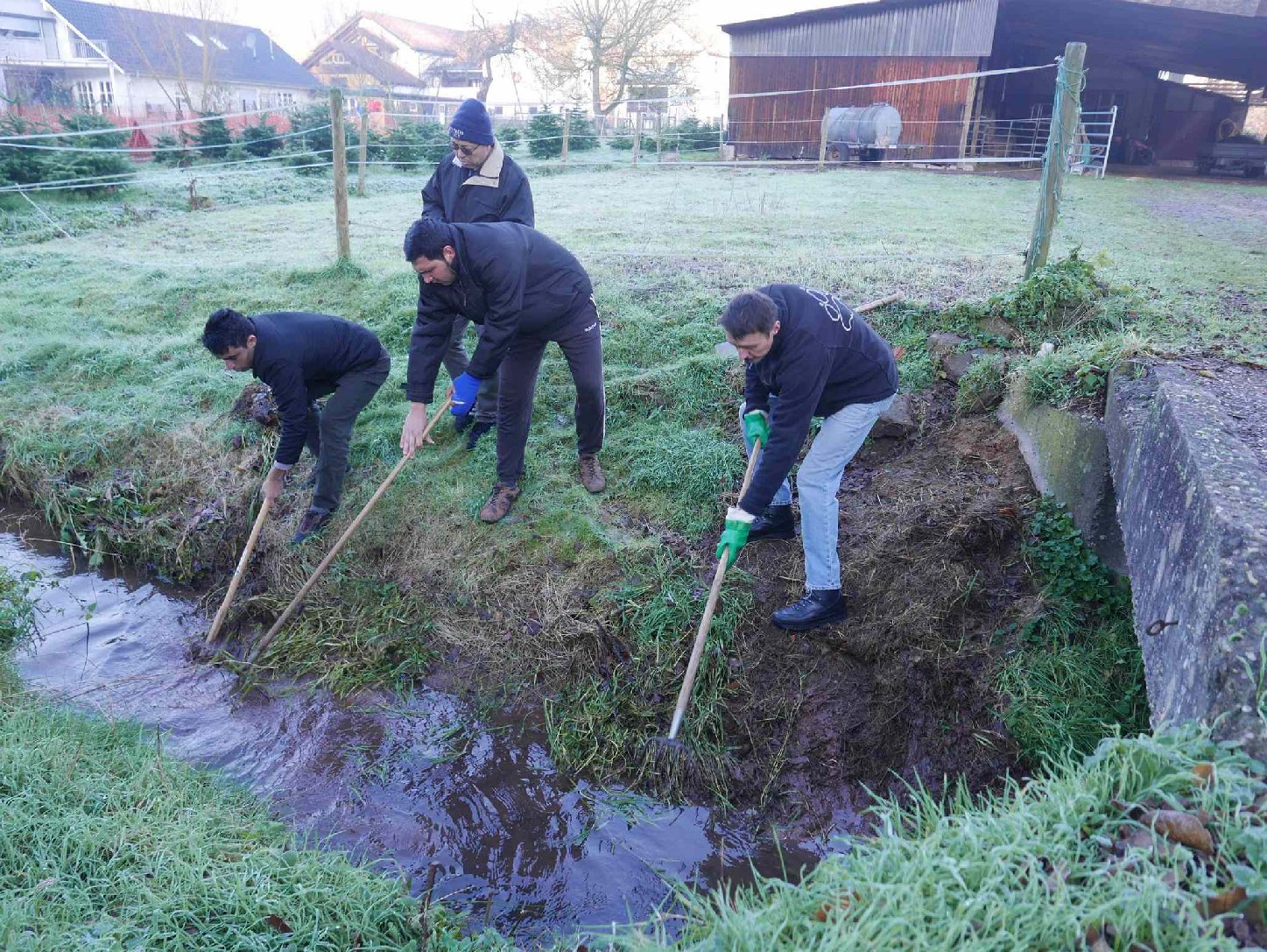 Silzer säubern ehrenamtlich Bäche. Foto: red