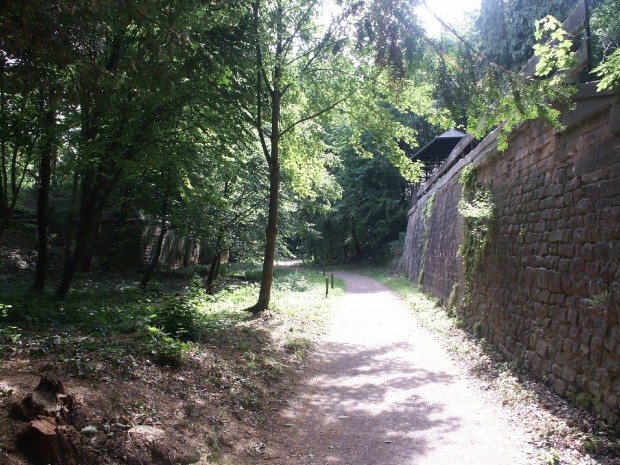 Im Landauer Fort ballerten Jugendliche mit "Anscheinswaffen", die echten zum Verwechseln ähneln, herum. Foto: Pfalz-Express/Ahme