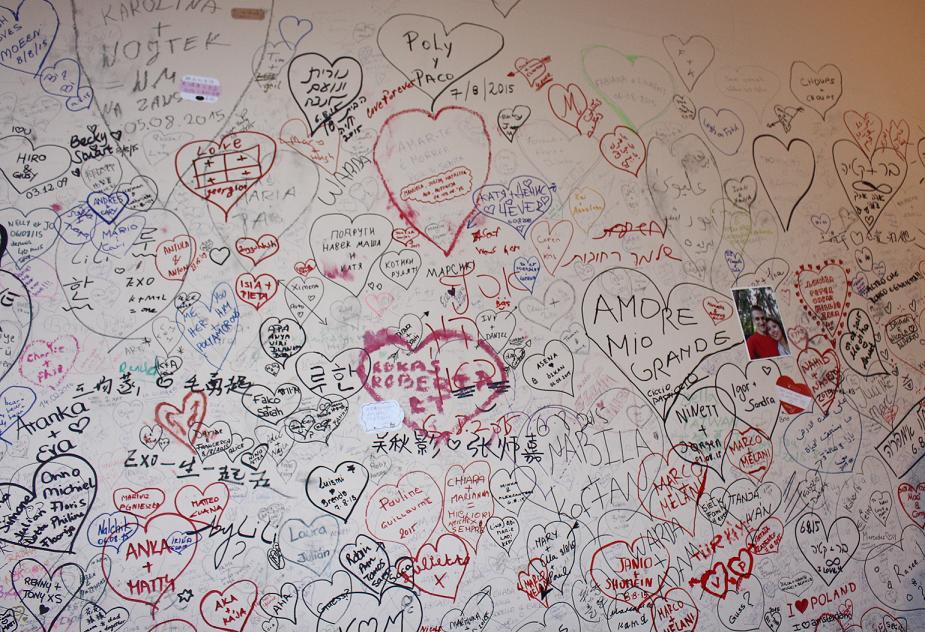 Die Wand der Liebenden in Verona: Mit Sicherheit sind auch viele Online-Paare dabei. Foto: pfalz-express.de