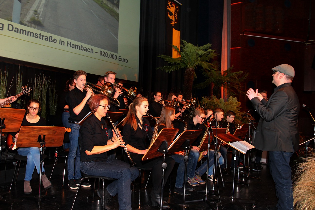 Die Big Band des Leibniz Gymnasiums sorgte für die musikalische Umrahmung des Empfangs. Foto: Schädler