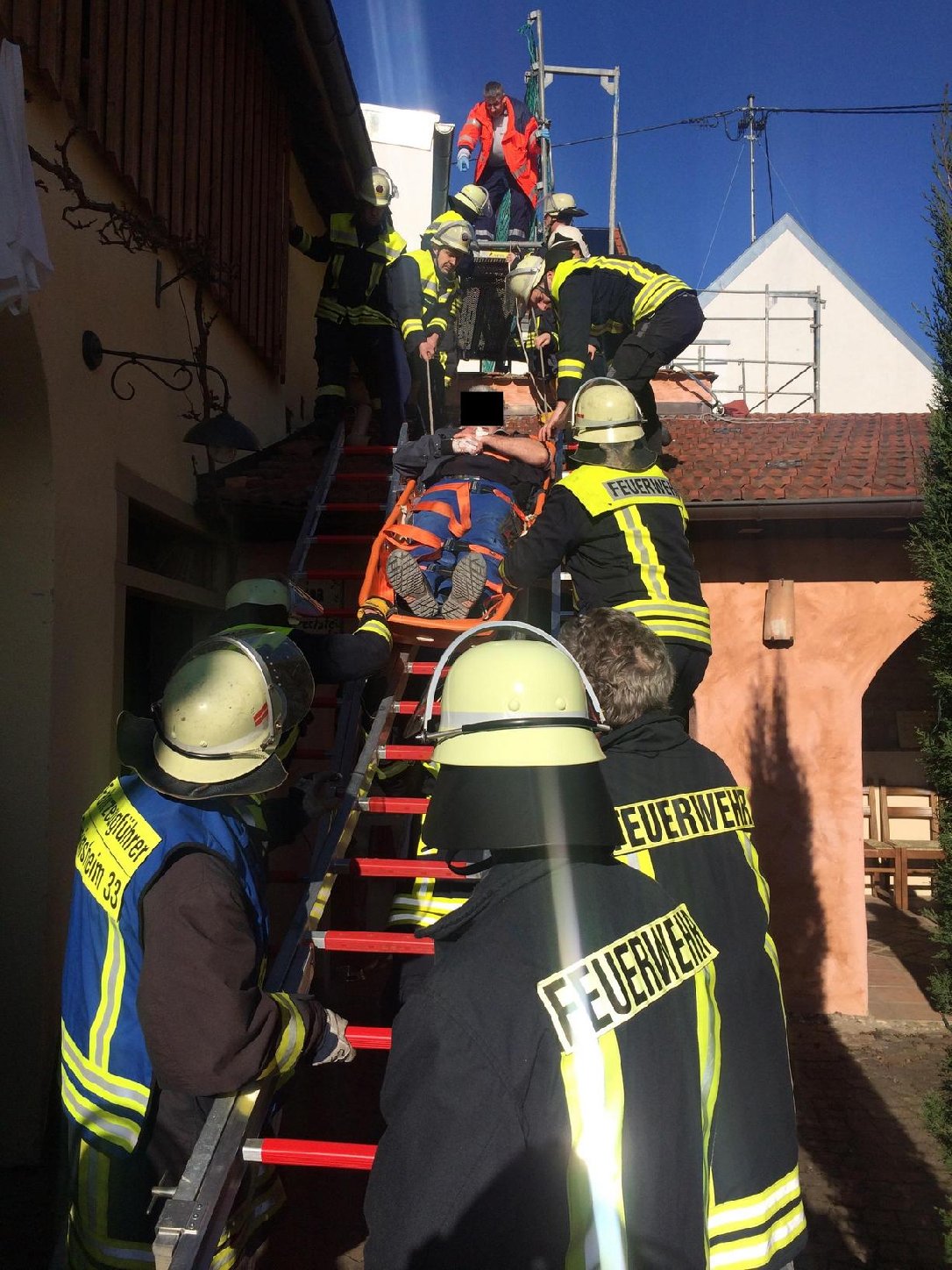 Der Mann musste aus großer Höhe gerettet werden. Foto: Freiwillige Feuerwehr Freinsheim