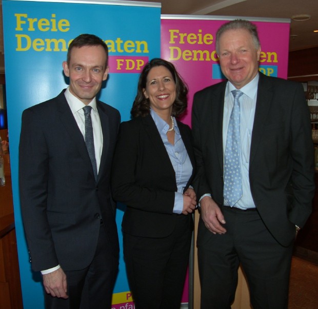 Landesvorsitzender Dr. Volker Wissing, seine Stellvertreterin Daniela Schmitt und Bezirksvorsitzender Günter Eymael. Foto: Pfalz-Express/Ahme