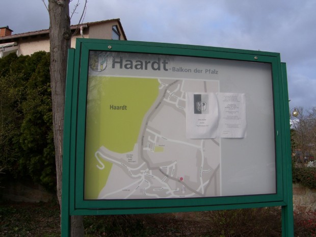 Hinweisschild zum Ortsteil Haardt. Foto: Pfalz-Express/Ahme