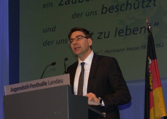 Thomas Hirsch sprach schon beim Neujahrsempfang der Stadt über die Absicht, den Ehrenamtspreis in einer separaten Veranstaltung zu verleihen. Foto: Pfalz-Express/Ahme