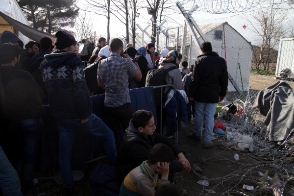 Flüchtlinge hoffen an der Grenze auf Durchkommen. Foto: dts Nachrichtenagentur