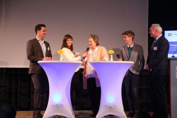 Markus Merkler (Vorsitzender OK Haßloch/Böhl-Iggelheim e.V.), Luisa Ettrich (Moderation), Renate Pepper (Direktorin der LMK), Marc Feuser (Moderation), Lothar Lorch (Bürgermeister Haßloch von links nach rechts). Foto: red