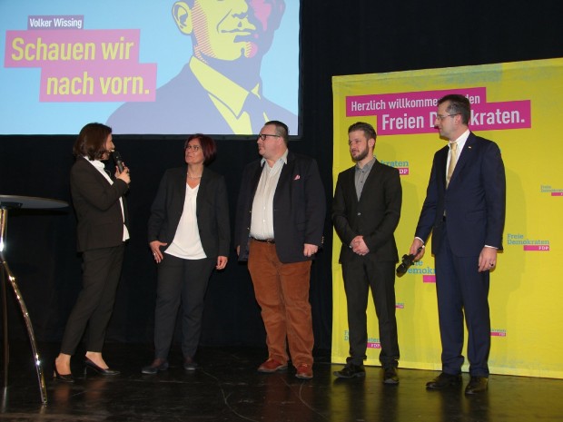 Daniela Schmidt mit den Landtagskandidaten Petra Dick-Walther, Andy Becht, Steven Wink und Nikolas Palmarini (v.l.) Foto: Pfalz-Express/Ahme