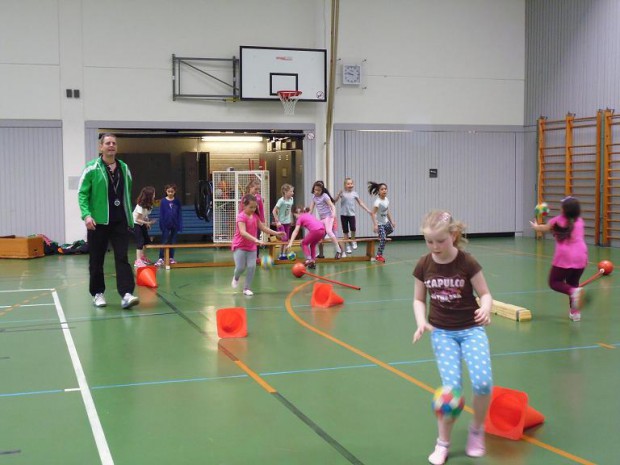 Handball macht Spaß - das vermittelt zum Beispiel Trainer Pfirrmann. Foto: v. privat