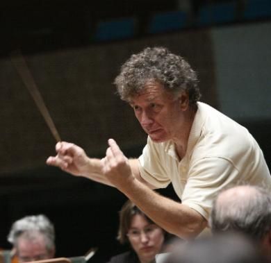 Hat schon in den großen Musikhäuser der Welt dirigiert: Professor Christof Prick kommt nach Wörth. Foto: via Stadt Wörth