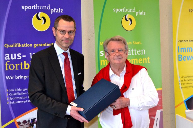 Bürgermeister Dr. Maximilian Ingenthron (l.) und Günther Scharhag. Foto: stadt-landau 