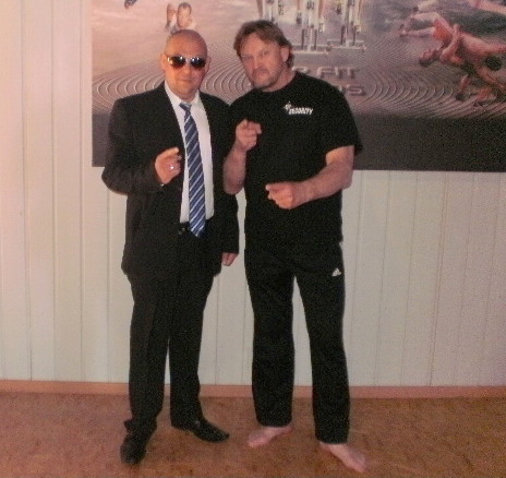 Veranstalter Peter Gschwind (li.) mit Promi-Security-Mann und Kickboxmeiste Peter Althof.