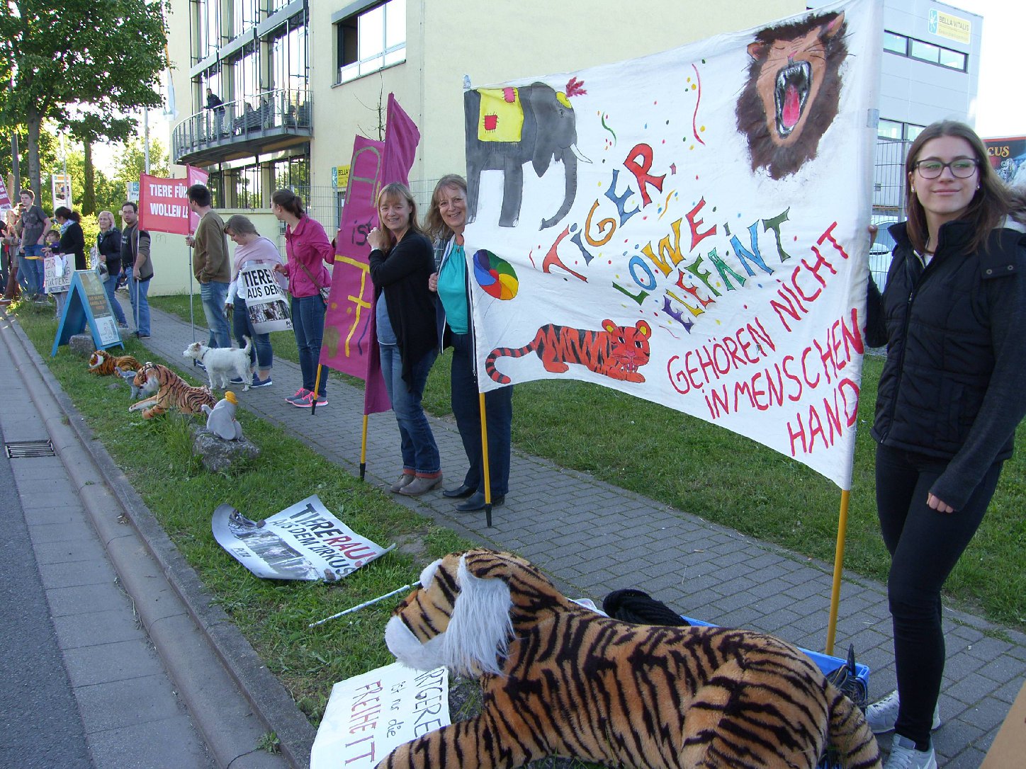 Mahnwache für ein Wildtierverbot im Circus. Foto: Pfalz-Express/Ahme