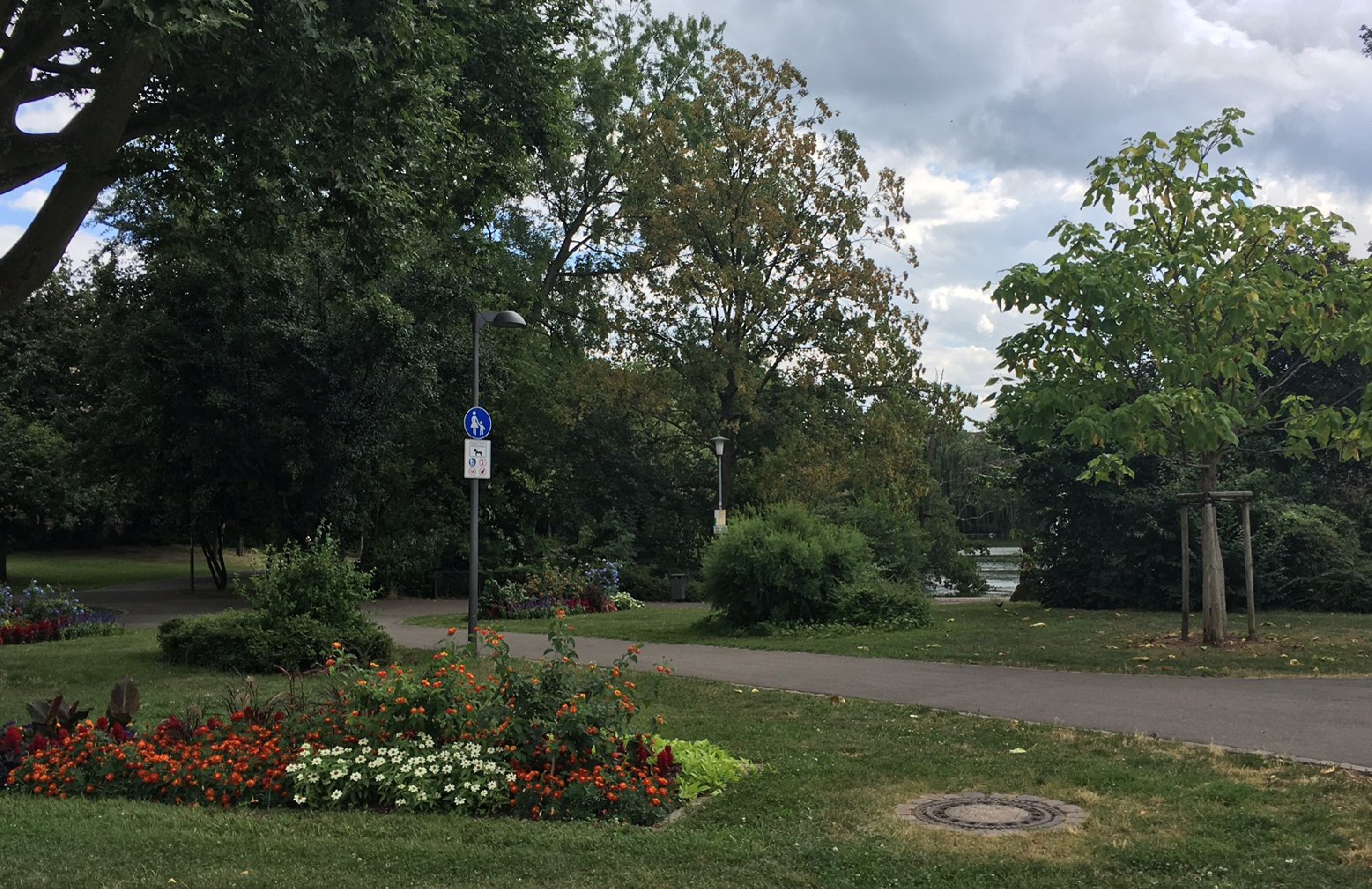 Oberbürgermeister Hirsch kündigte an, prüfen zu lassen, ob im Ostpark eine Kamera-Überwachung sinnvoll und zulässig sein könnte. Foto: stadt-landau