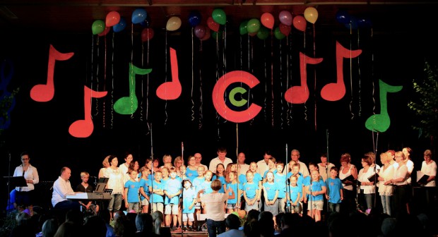 Mit "99 Luftballons" verabschiedeten sich die Kinder von einem begeisterten Publikum. Foto: red