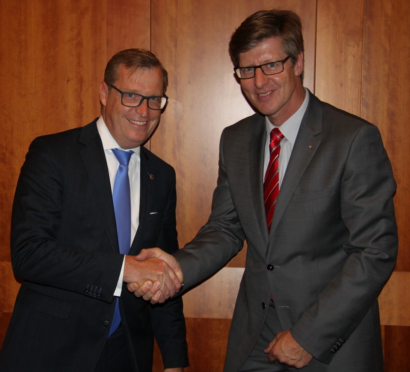 Kirschthaler übergibt das Präsidentenamt an Christoph Ochs (links). Foto: red