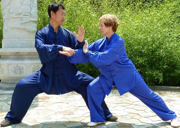 Der chinesische Meister Yu Chang Fu lehrt wirksame Selbstverteidigung mit einfachen Mitteln. Fotos: v. privat