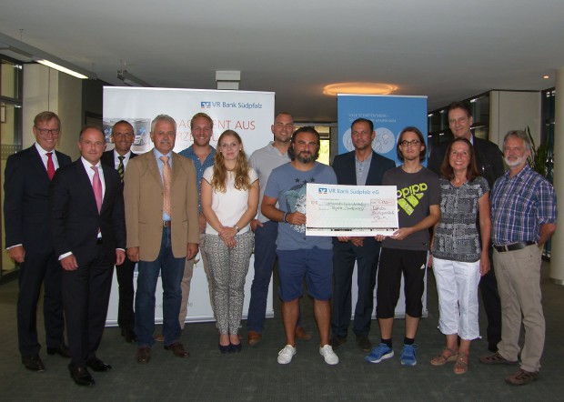 Vertreter der fünf Projekte freuten sich über die eingegangenen Spenden. Foto: Pfalz-Express/Ahme