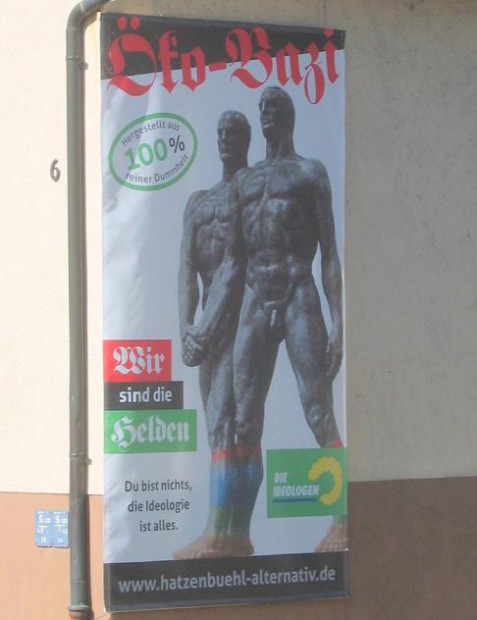 Stein des Anstoßes: Das Plakat in der Kirchstraße in Hatzenbühl. Foto: v. privat