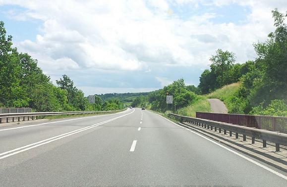 Die B10 Richtung Landau. Foto: Pfalz-Express/Ahme