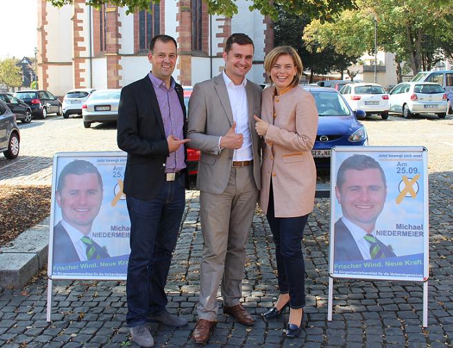 Unterstützung für Bürgermeisterkandidat Michael Niedermeier (Mitte) von Julia Klöckner und Martin Brandl. Fotos: pfalz-express