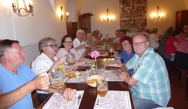 Feuchtfröhliche Runde im Kloster Strahov.