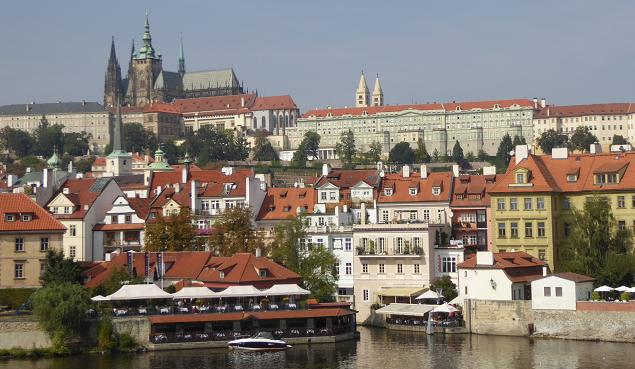 Blick auf den Hradschin, die imposante Prager Burganlage.