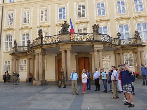 Vor dem Präsidentenpalast auf dem Hradschin. Fotos: Beil