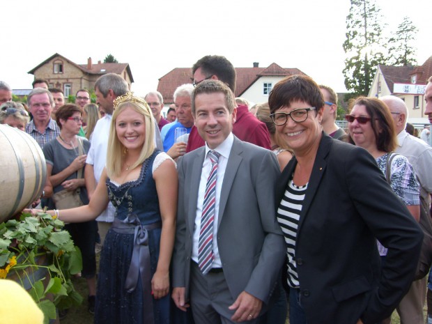 Mira, Ortsbürgermeister Sternberger und Landtagsabgeordnete Christine Schneider bei der Eröffnung. Foto: Pfalz-Express/Ahme