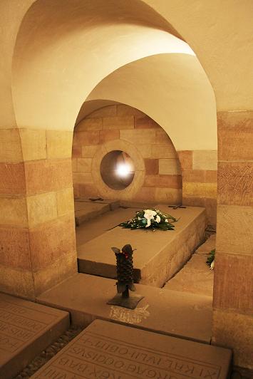 Grab der Kaiserin Gisela im Dom. Foto: Andreas Lechtape © Domkapitel Speyer